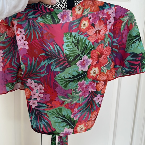 Show Me Your Mumu Crop Wrap Top Size L - Picture 3 of 3